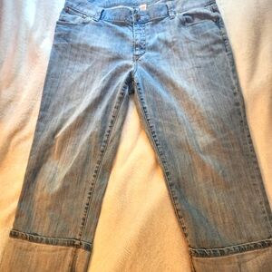 Juniors SZ 17 Mossimo Capris